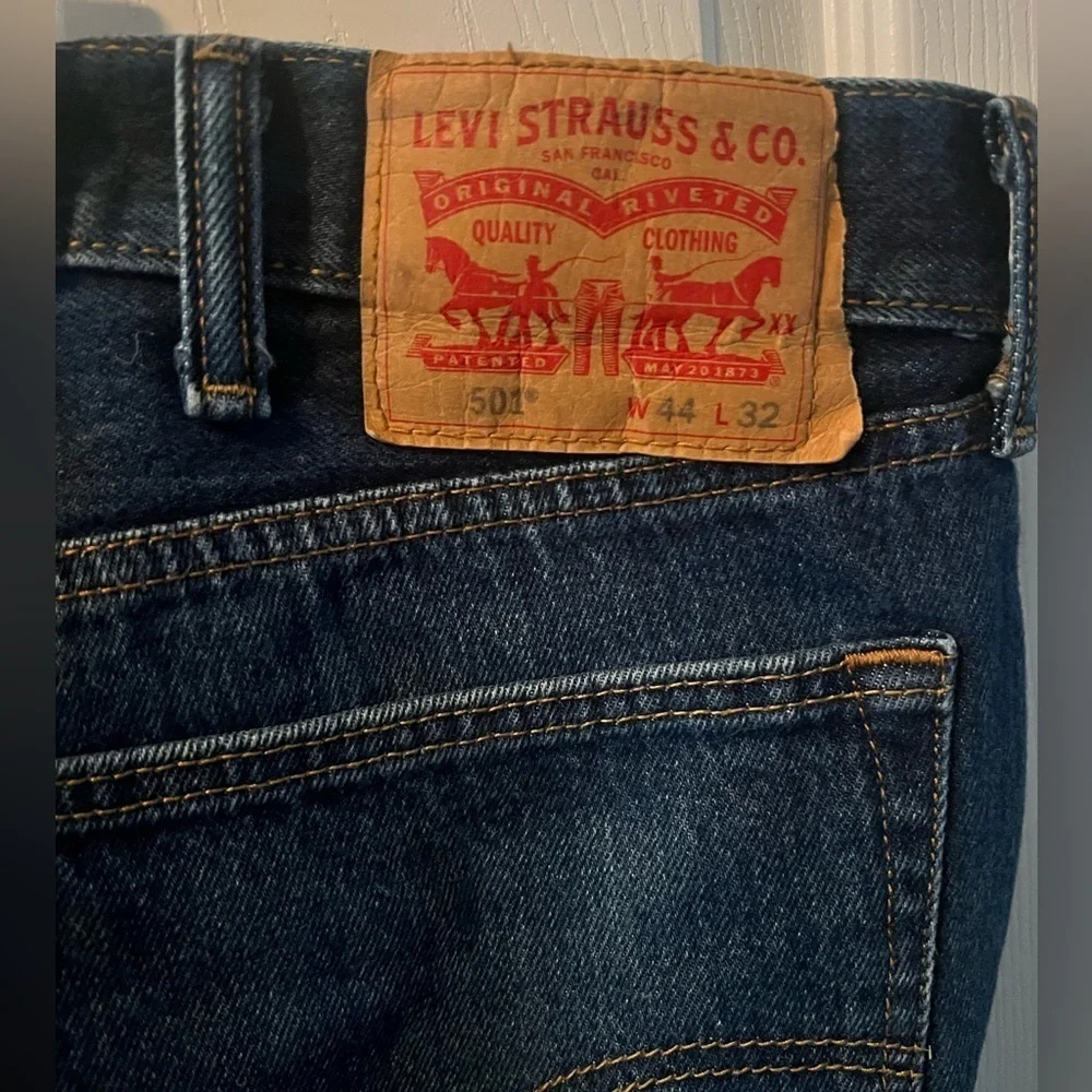 Men's 501 Levi Blue Jeans with button fly 44x32